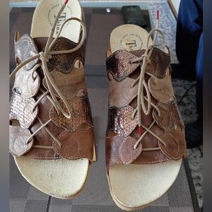 THINK!Brown Leather Women's Sandals.Si Measurements For Size.Im Not Sure.10or 11